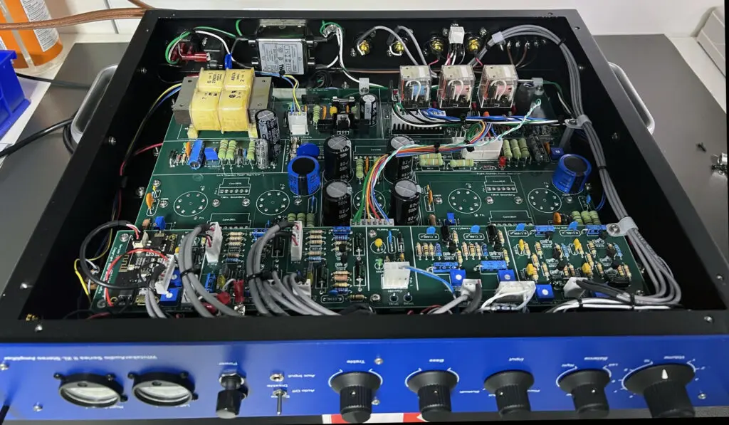 A close up of the inside of an amplifier