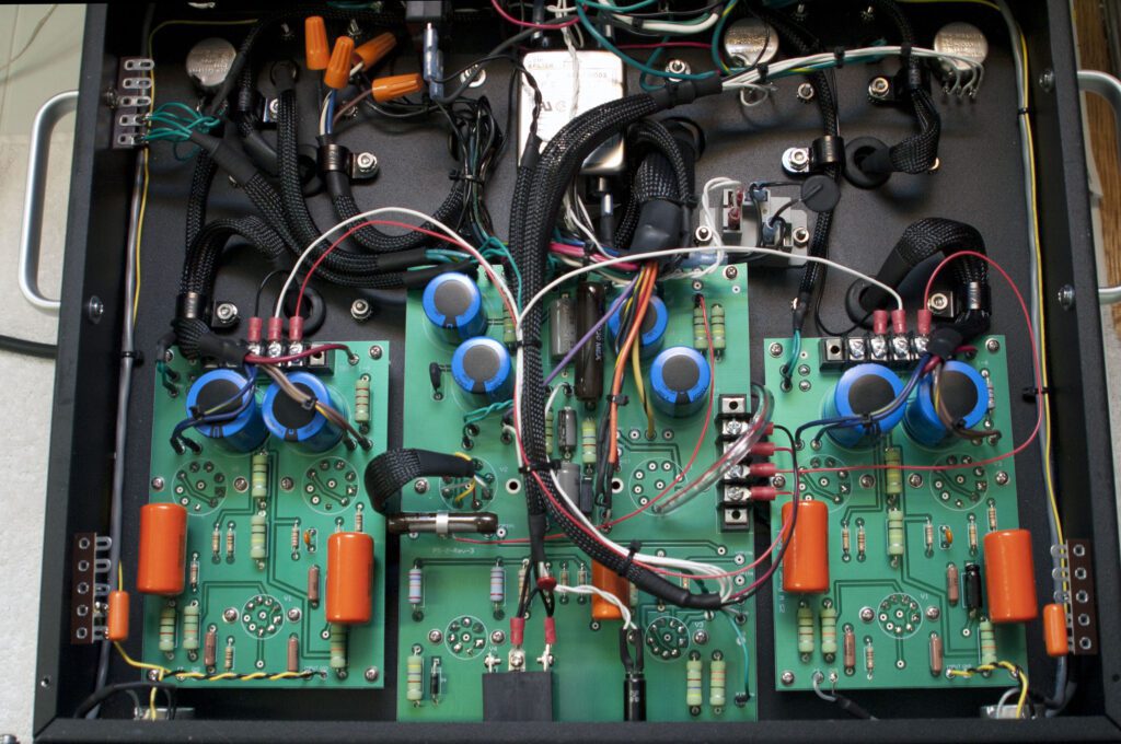 chassis view of the amplifier