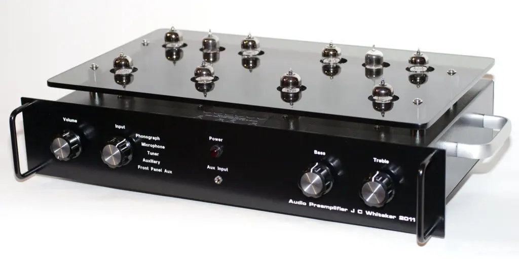 A black and silver stereo unit with knobs on top of it.