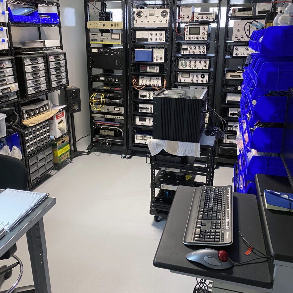 A room filled with lots of computers and shelves.